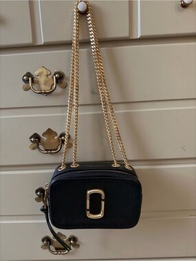 Marc Jacobs Black Leather Snapshot Crossbody with Gold Chain